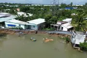 Đường bờ Tây sông Cổ Cò sạt lở, giao thông đứt gãy