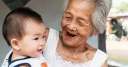 Ông bà và cha mẹ phối hợp nuôi dạy: Trẻ thông minh vượt trội