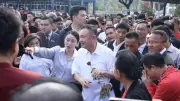 Ông Thaksin được ân xá, không còn quản chế và đeo thiết bị giám sát