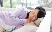 Ngủ trưa buổi sáng tăng nguy cơ tử vong sớm 30%