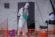 Nga hỗ trợ chuyên gia, thiết bị giúp Uganda chống dịch Ebola