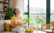 Nghỉ hưu mới hiểu: Không ở cùng con cái tuổi già mới bình yên