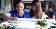 Nghệ nhân khuyết tật Hoàng Thị Khương: Thêu hy vọng từ những đường kim