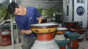 Nghệ nhân trẻ kế thừa nghề chậu cảnh truyền thống, nâng cao giá trị sản phẩm