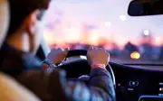 Nghe nhạc trên xe: Mức phạt mới và những điều tài xế cần biết