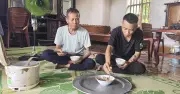 Người cha mắc ung thư gan 10 năm, bệnh tật vẫn cứu con trai chạy thận
