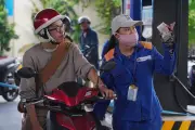 Người dân Hà Nội, TPHCM chia sẻ ý kiến ngày đầu chỉ bán E10 và E5