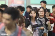 Người dân TPHCM xếp hàng trải nghiệm nhận diện lừa đảo công nghệ cao
