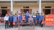 Người dân vùng đệm Cúc Phương tự nguyện giao nộp 40 khẩu súng săn