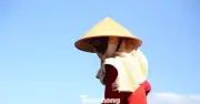 Người lao động Nghệ An 'đốt sức' giữa nắng nóng 40 độ C