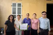 Người mẹ nhặt phế liệu nuôi con khuyết tật nhận hơn 160 triệu đồng