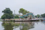 Ngôi miếu cổ hơn 300 năm tuổi ở TP.HCM, muốn đến phải đi đò