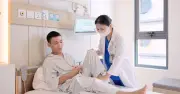 Người đàn ông 37 tuổi xương giòn như ông cụ 80 vì bệnh hiếm