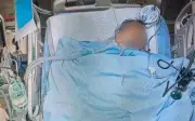 Người đàn ông 57 tuổi tử vong vì gan nhiễm mỡ do thói quen ăn vặt
