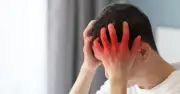 Người đàn ông Hà Nội phát hiện hai ổ xuất huyết não từ dấu hiệu đau đầu tưởng do nắng nóng