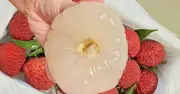 Người đàn ông suýt mất mạng vì ăn vải sai cách, bác sĩ cảnh báo 3 sai lầm chết người