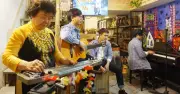 Người nghệ sĩ 85 tuổi và tiếng Hạ Uy cầm vượt lên nghịch cảnh