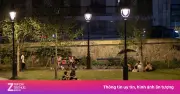 Người Pháp đổ ra công viên, hồ bơi tránh nóng giữa đợt nắng lịch sử 80 năm