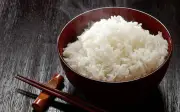 Người sau 40 tuổi nên ăn cơm ít lại, hiểu không đúng sẽ ảnh hưởng về sau
