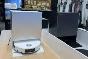 Người Việt chi hàng trăm tỷ đồng mua robot hút bụi, máy lau nhà