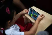 Ngày càng nhiều nước cấm trẻ em dùng mạng xã hội