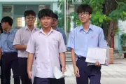 Ngày đầu thi lớp 10 tại TPHCM: Hơn 600 thí sinh vắng, đề thi mất chữ