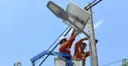 Ánh sáng từ những người thợ điện thầm lặng giữa bão giông