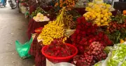 Nhà trai bất ngờ với món quà cưới: Thông gia bán hoa quả tặng con gái