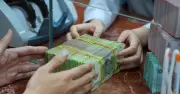 Nhiều doanh nghiệp chi cổ tức tiền mặt vượt lãi suất ngân hàng