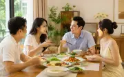 Nhìn cách ăn cơm nhà người khác, biết ngay người có giáo dưỡng cao