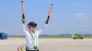Nhân viên hàng không 'gồng mình' giữ nhịp khai thác giữa cao điểm nắng nóng