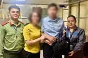Nhân viên sân bay Nội Bài nhặt gần nửa tỷ đồng bỏ quên trong đêm