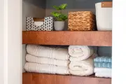 Những sai lầm khi cất khăn trong phòng tắm và cách khắc phục