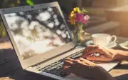 Những vị trí đặt laptop dễ gây quá nhiệt trong mùa hè
