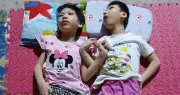 Nỗi khốn khổ của gia đình nghèo ở Hưng Yên nuôi 2 con mắc bệnh bại não