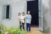 Niềm vui trong ngôi nhà mới của vợ chồng khuyết tật nặng nơi vùng cao Lạng Sơn