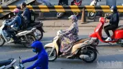 Nắng nóng gay gắt 39 độ C ở miền Trung, mưa rào và dông rải rác Nam Bộ