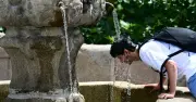 Nắng nóng gay gắt càn quét châu Âu, Pháp cấm bia rượu tại sự kiện