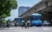 Nắng nóng gay gắt, nhiều người bị bỏng da khi đi đường