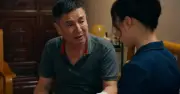 NSƯT Chí Trung ở tuổi 66 vẫn miệt mài đóng phim, tự chạy xe máy đến trường quay