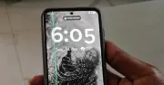 One UI 8.5 gây sọc xanh trên màn hình Galaxy S23, người dùng lo ngại