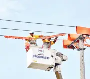 Áp lực hệ thống điện Huế khi phụ tải liên tục lập đỉnh trong nắng nóng