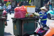 Áp lực thu gom rác tại Đà Nẵng: Thiếu nhân lực, giá thầu cũ, điểm tập kết hạn chế