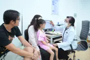 Phụ huynh chủ động tiêm chủng cho trẻ phòng bệnh truyền nhiễm mùa hè