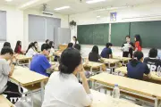 Phụ huynh cần làm gì để giúp con vượt qua cú sốc trượt lớp 10 trường công?