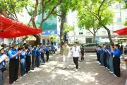 Phụ huynh Hà Nội tiếp sức cho sĩ tử trước kỳ thi tốt nghiệp THPT 2025