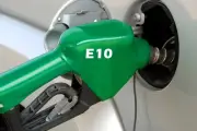 Phó Thủ tướng yêu cầu Công an rà soát phối trộn xăng E10, xử nghiêm tin xuyên tạc