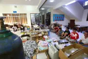 Phanh phui đường dây sản xuất hơn 100.000 dụng cụ ma túy từ 10 lọ thủy tinh
