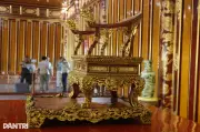 Phục chế ngai vua triều Nguyễn sử dụng vàng thật và sơn ta truyền thống