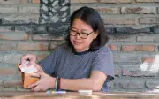Phát hiện bí mật động trời của chồng, vợ U60 phải bỏ chạy